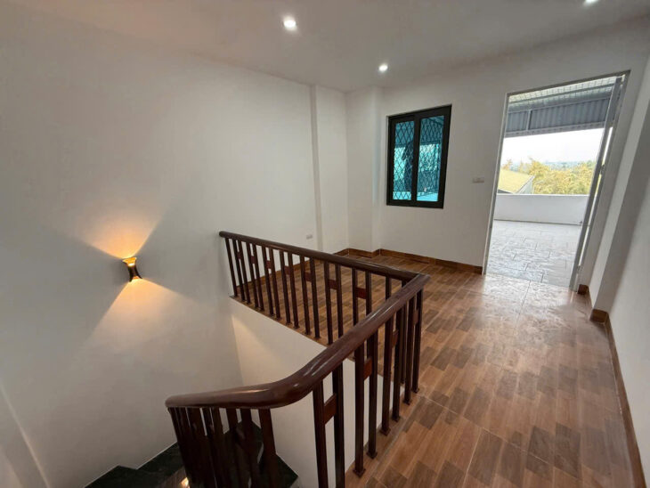 Nhà mới ở luôn 5 Tầng full nội thất -Ô tô đỗ cổng – Ngõ thông Kẻ Tạnh, Long Biên – Giá 6.5 tỷ.