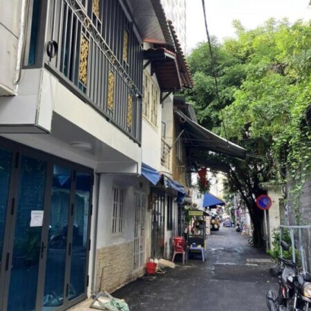 Cho thuê nhà xinh xắn 2 tầng Cao Thắng, Q3: 20m2, 2PN, giá chỉ 12tr/tháng, gọi ngay 0938772167!