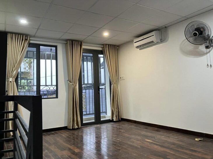 Cho thuê nhà xinh xắn 2 tầng Cao Thắng, Q3: 20m2, 2PN, giá chỉ 12tr/tháng, gọi ngay 0938772167!