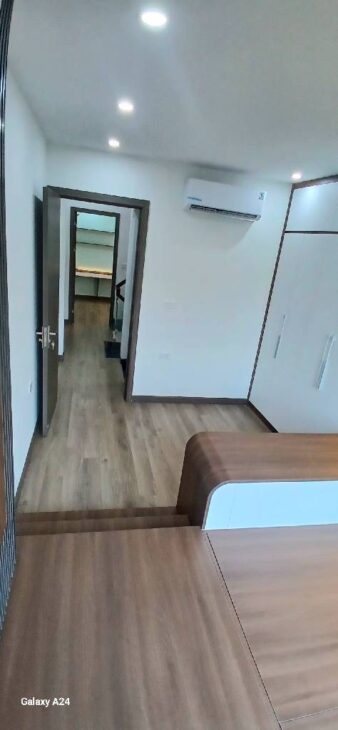 LẠC LONG QUÂN 40M 16,5 TỶ,Ô TÔ TRÁNH,VÀO NHÀ,KINH DOANH,TRƯỚC NHÀ VIEW HỒ THOÁNG VĨNH VIỄN