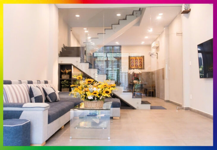 Nhà 1 trệt 1 lầu thiết kế hiện đại, có sân trước và giếng trời sau, thoáng sáng cả ngày