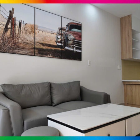 Nhà 1 trệt 1 lầu thiết kế hiện đại, có sân trước và giếng trời sau, thoáng sáng cả ngày