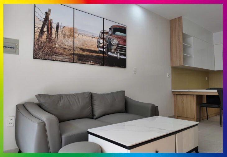 Nhà 1 trệt 1 lầu thiết kế hiện đại, có sân trước và giếng trời sau, thoáng sáng cả ngày