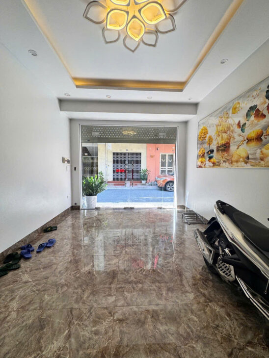 NGỌC LÂM PHÂN LÔ TRƯỚC NHÀ Ô TÔ CHÁNH 40M2 X 5 TẦNG 15.9 TỶ.