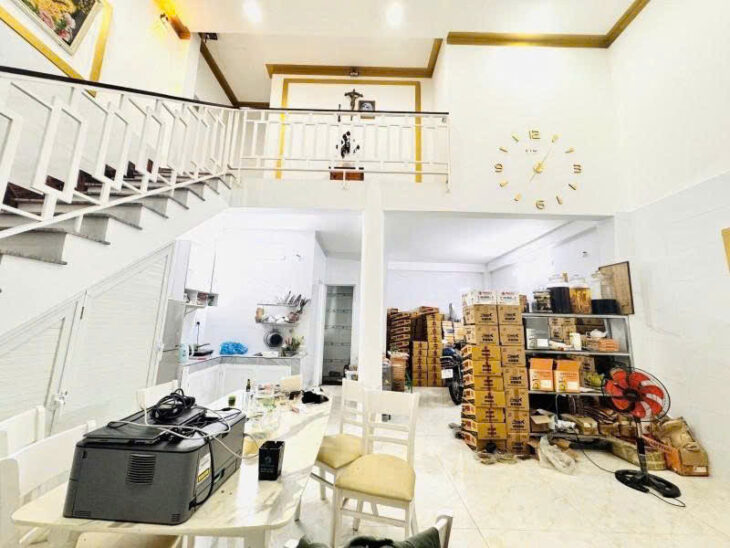 NHÀ NGON TRONG PHÂN KHÚC NHA. 🏡 Nhà đẹp 2 tầng – HẺM XE TẢI LUÔN – an ninh Diện tích 6x10m vuông