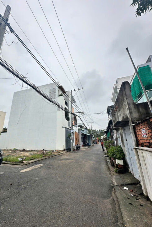 NHÀ NGON TRONG PHÂN KHÚC NHA. 🏡 Nhà đẹp 2 tầng – HẺM XE TẢI LUÔN – an ninh Diện tích 6x10m vuông