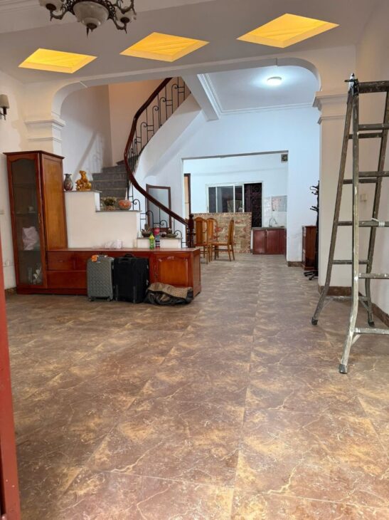 21.11.25.2 Cho thuê nhà nguyên căn ở Trần Duy Hưng, 80m2 x 5 tầng, có sân cổng riêng để xe thoải