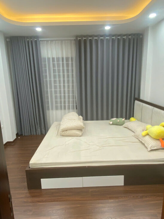 Gia đình tôi cần bán nhà đẹp ở luôn ngõ 101 Thanh Nhàn, 40m2, 5 tầng, 6 phòng ngủ giá 12.2 tỷ