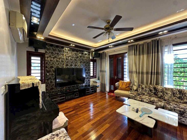 biệt thự sân vườn Ngọc Lâm, vỉa hè, ôtô tránh, cách cầu Chương Dương 100m