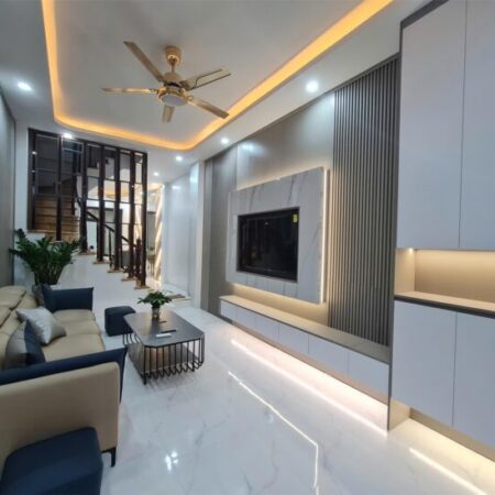 Bán nhà riêng Hoàng Mai, giá 10.6 tỷ, DT 48m2, nhà đẹp mới koong 10m ô tô gần