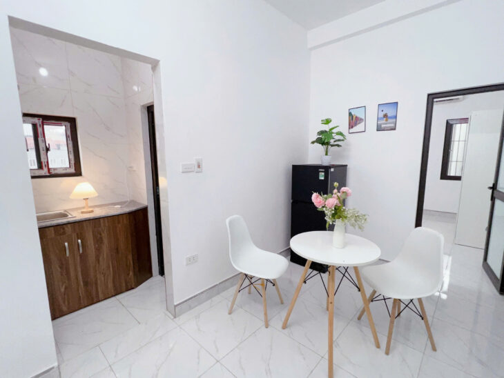 Cho thuê CCMN khép kín 1PK + 1PN thoáng đẹp tại ngách 15 ngõ 20 Hồ Tùng Mậu