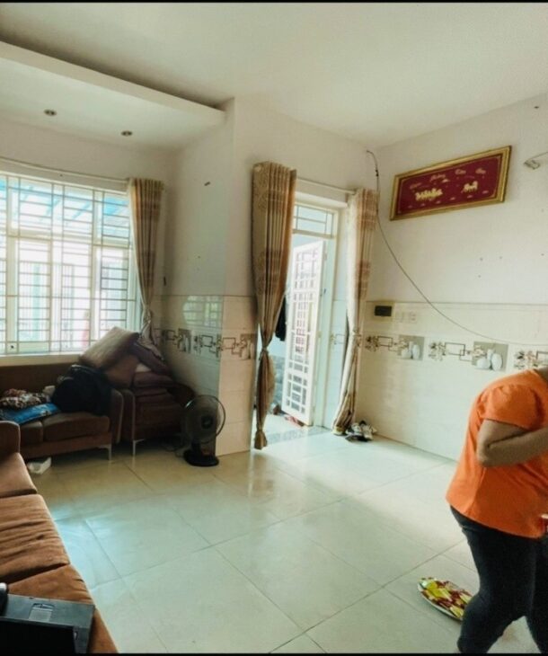 Bán nhà đường Tân Hoà 2, Hiệp Phú. Q9, TP HCM. DT 75 m2, 3 tầng, 4PN, SH. Giá 5.6 tỷ