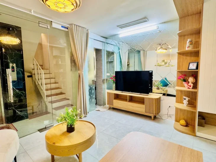 Nhà đẹp mặt ngõ Trích Sài – Tây Hồ, cách Hồ Tây 40m, DT35m2, 7 tầng, MT4.4m