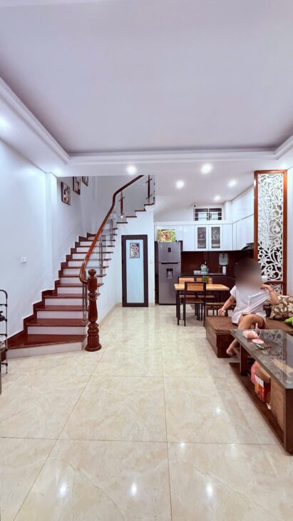 Bán nhà Tây Hồ-Lạc Long Quân, DT32m2, 5 tầng. 3 ngủ khép kín, 2 nhà ra phố (giá 11.5 tỷ)