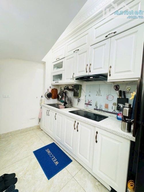 Bán nhà Ngọc Thụy. 36m. Nhà 5 tầng, nhiều tiện ích xung quanh. 5m ngõ ra ô tô. Chủ chào 7.7 tỷ có tl