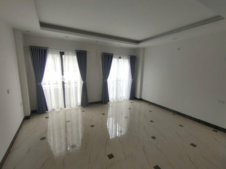 Nhà Hoàng Quốc Việt, ôtô vào nhà, gần hồ điều hòa, DT35m2, MT4m, 6 tầng thang máy (chỉ 16 tỷ)
