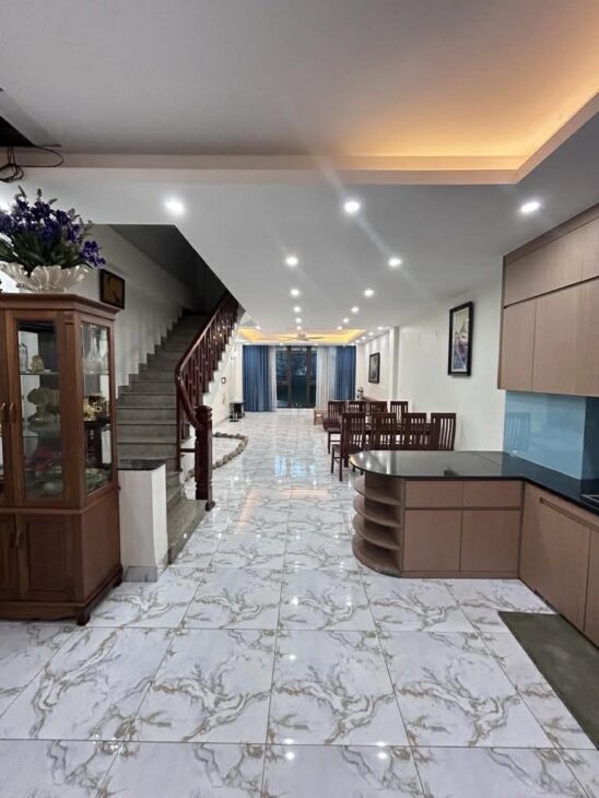 nhà đẹp Ngọc Lâm, 70m x 5 tầng, kinh doanh, vỉa hè, ôtô tránh