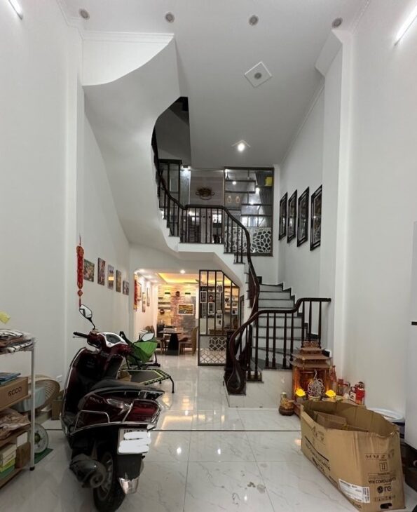 Ban nhà Bằng Liệt, Hoàng Mai, Ô tô đỗ cổng, nở hậu, 43m2, 10.1 tỷ(MTG)