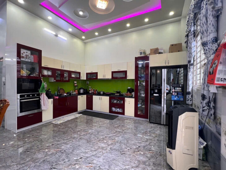 Bán nhà MTKD ngay Metro Hiệp Phú Q12 ngang 6.6m 165m2 3 tầng đẹp vào ở và KD chỉ 17.5 tỷ.