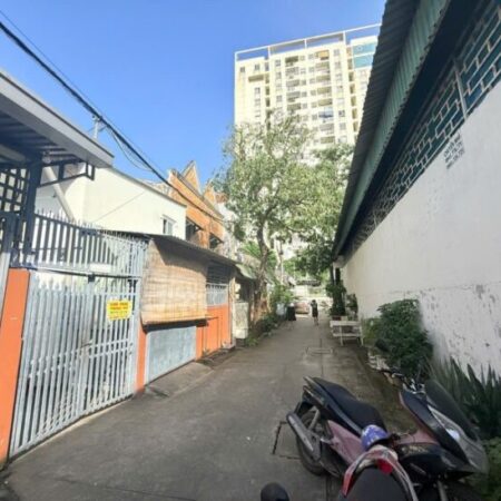 Bán nhà hẻm xe hơi đường Số 26 Linh Đông, Thủ Đức, TP HCM. DT 532m2, 19 phòng CHDV, giá 15.7 tỷ.