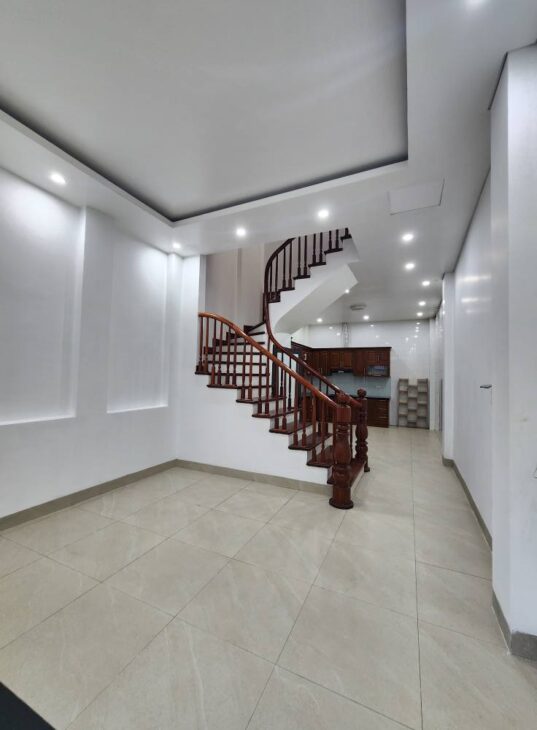 NHÀ ĐẸP LẠC LONG QUÂN – TÂY HỒ, DT50M2, 4 TẦNG, 4P. NGỦ, NGÕ THÔNG