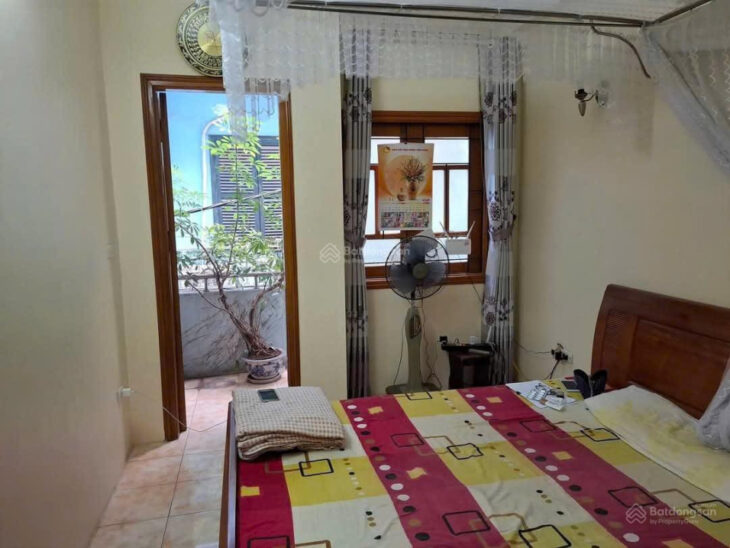 BÁN NHÀ MẶT NGÕ NGUYỄN HOÀNG TÔN, GẦN KĐT CIPUTRA, DT 36M2, MT 4.5M, GIÁ 10.6 TỶ