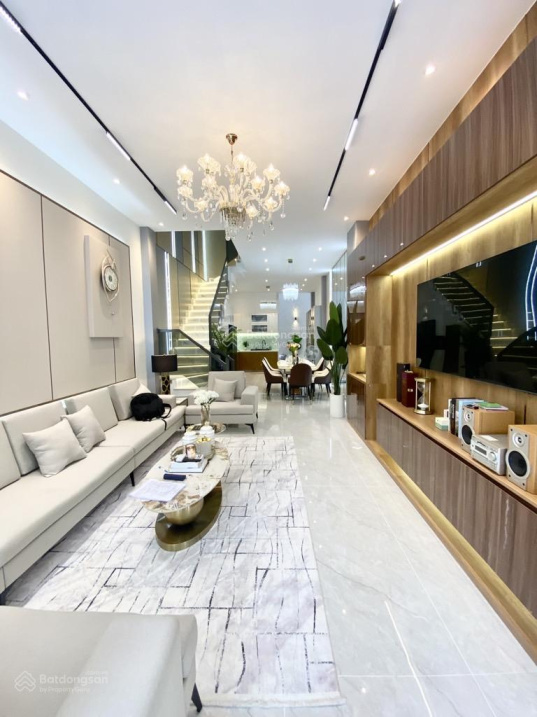 Bán nhà mặt phố Huỳnh Văn Nghệ, 11,8 tỷ, 64m2, 4PN, 5WC, hàng hiếm tại giá cực chất