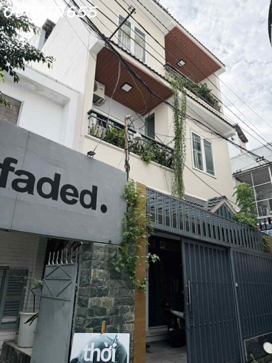 BÁN NHÀ VÕ THỊ SÁU- P.TÂN ĐỊNH- 113M2 (6.4×18) A4 – TRỆT, 3 LẦU, SÂN THƯỢNG – THÔNG ĐINH CÔNG