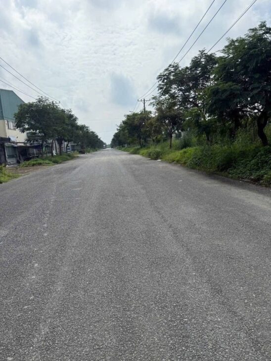 Bán đất 70x117m giá 39 tỷ Cum Công Nghiệp Nhị Xuân