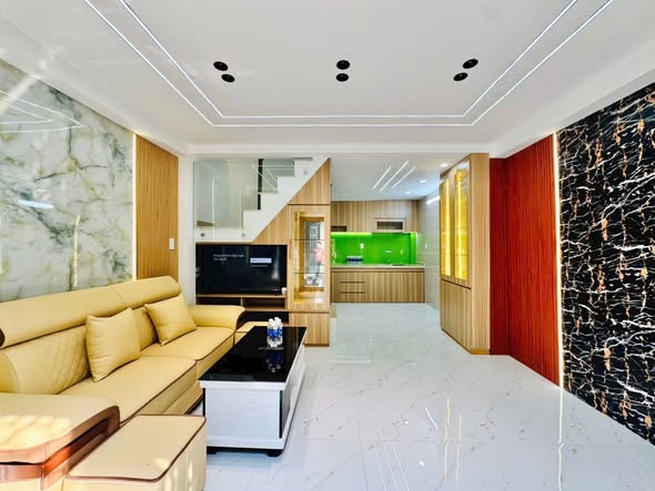 Nhà gần Đại học Văn Hiến, Ni Sư Huỳnh Liên, 44m², 5 tầng – Giá chỉ 5,5 tỷ