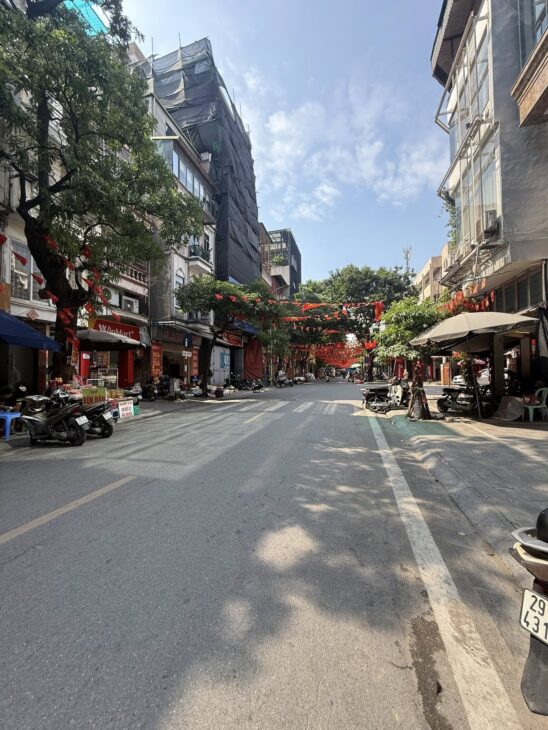 HIẾM – TRUNG TÂM ĐỐNG ĐA – MẶT PHỐ KINH DOANH SẦM UẤT – MẶT TIỀN KHỦNG – 2 MẶT THOÁNG.