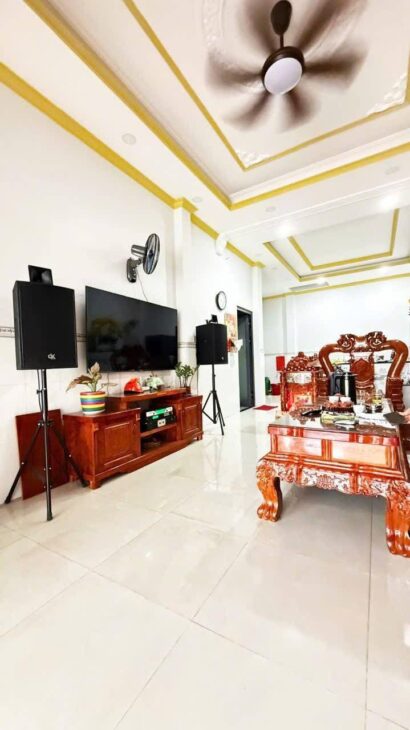 NHÀ 2 TẦNG BTCT MỚI TINH 127M2 NGANG HƠN 7 MÉT, Ô TÔ NGỦ TRONG NHÀ GIÁP QUẬN 12.
