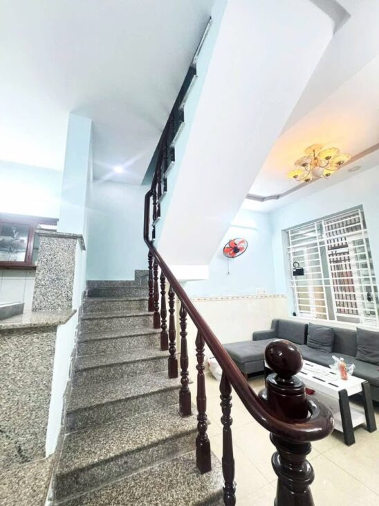 GIÁ RẺ CHỈ 3,25 TỶ NHÀ 2 TẦNG ĐÚC, HẺM XE HƠI ĐẬU CỬA GẦN TRƯỜNG ĐẠI HỌC GTVT. TÂN CHÁNH HIỆP, QUẬN