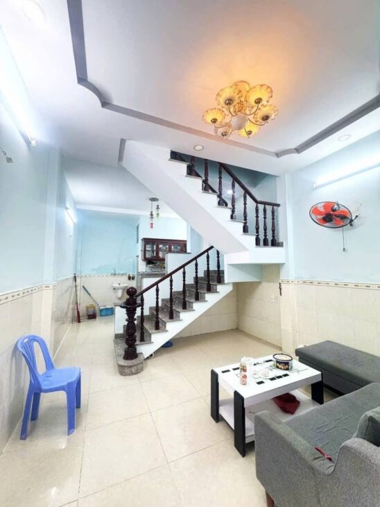 GIÁ RẺ CHỈ 3,25 TỶ NHÀ 2 TẦNG ĐÚC, HẺM XE HƠI ĐẬU CỬA GẦN TRƯỜNG ĐẠI HỌC GTVT. TÂN CHÁNH HIỆP, QUẬN