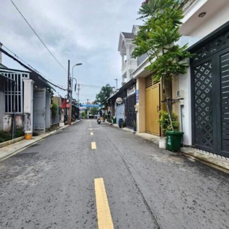 NHÀ 2 TẦNG MẶT TIỀN TA10, Ô TÔ NGỦ TRONG NHÀ. SÁT BÊN LÊ THỊ RIÊNG, PHƯỜNG THỚI AN QUẬN 12.