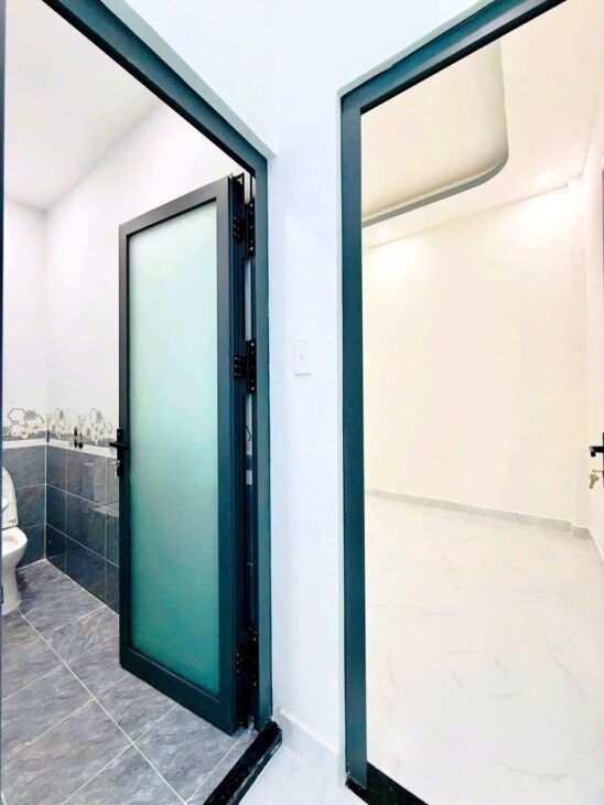 NHÀ 2 TẦNG ĐÚC MỚI TINH 34M2 HẺM XE HƠI GẦN CHỢ THIẾC. LÊ VĂN KHƯƠNG, PHƯỜNG HIỆP THÀNH, QUẬN 12.
