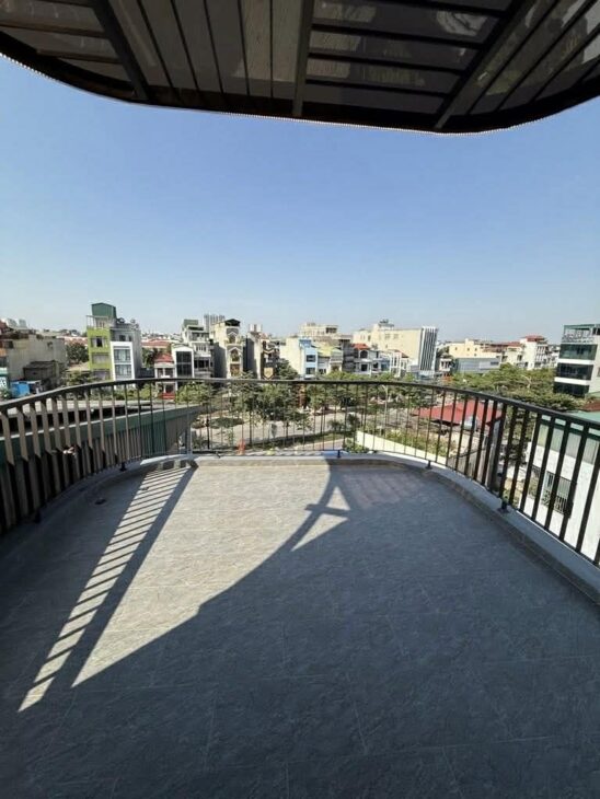 nhà đẹp lô góc Việt Hưng, 100m x 7 tầng, ôtô tránh, gần BigC Long Biên