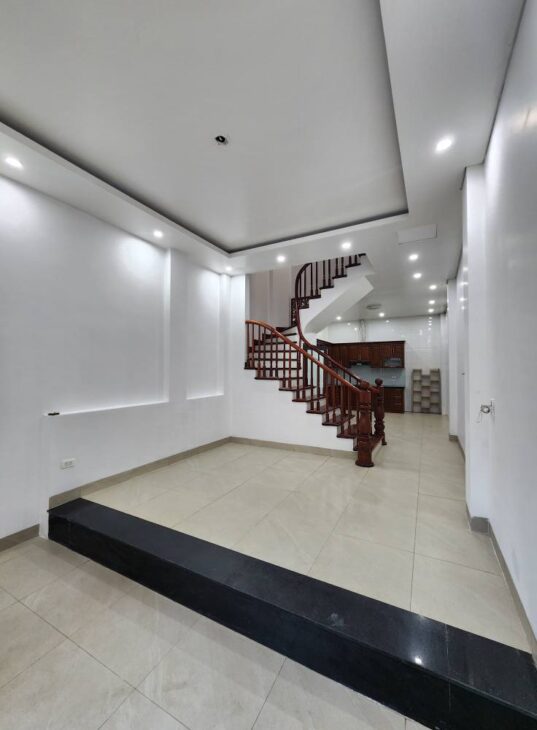 NHÀ ĐẸP LẠC LONG QUÂN – TÂY HỒ, DT50M2, 4 TẦNG, 4P. NGỦ, NGÕ THÔNG