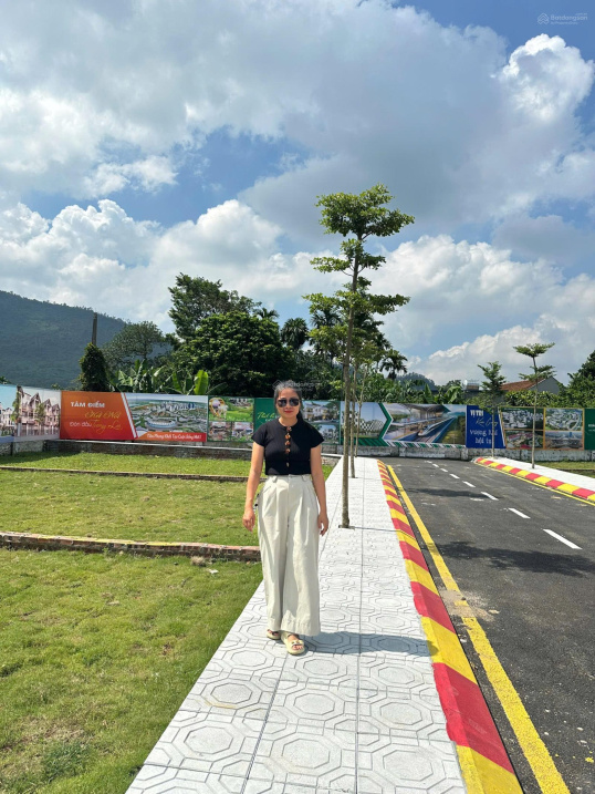 Bán đất thổ cư Phú Cát, Quốc Oai, HN, mặt đường 21A, 100m2, MT 4m, sổ đỏ, giá 3 tỷ. LH: 0944090291