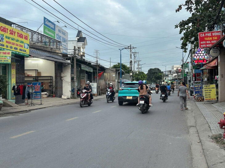 Bán nhà MTKD ngay Metro Hiệp Phú Q12 ngang 6.6m 165m2 3 tầng đẹp vào ở và KD chỉ 17.5 tỷ.