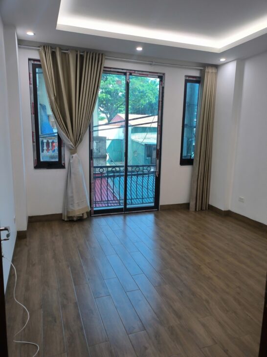 NHÀ ĐẸP LẠC LONG QUÂN – TÂY HỒ, DT50M2, 4 TẦNG, 4P. NGỦ, NGÕ THÔNG