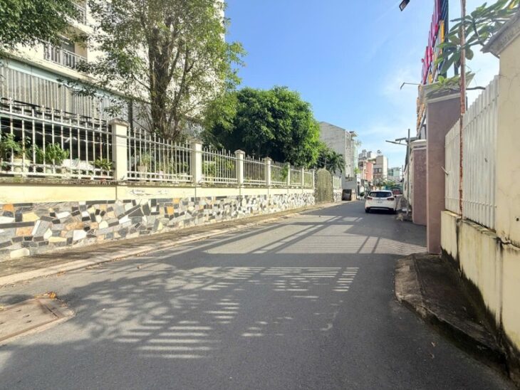 Bán nhà hẻm xe hơi đường Số 26 Linh Đông, Thủ Đức, TP HCM. DT 532m2, 19 phòng CHDV, giá 15.7 tỷ.