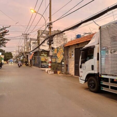 Nhà phố 3 lầu hẻm 8m Tô Ngọc Vân ngang 5.3m 132m2 ở ngay tặng NT đẹp chỉ 12.3 tỷ.