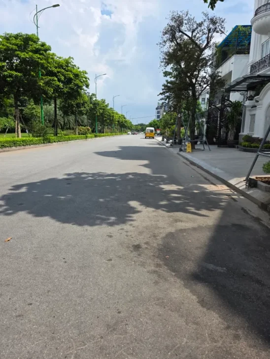 BÁN ĐẤT Tư Đình 56 m2 mặt tiền 4.8 m,10.7 tỷ Long Biên.