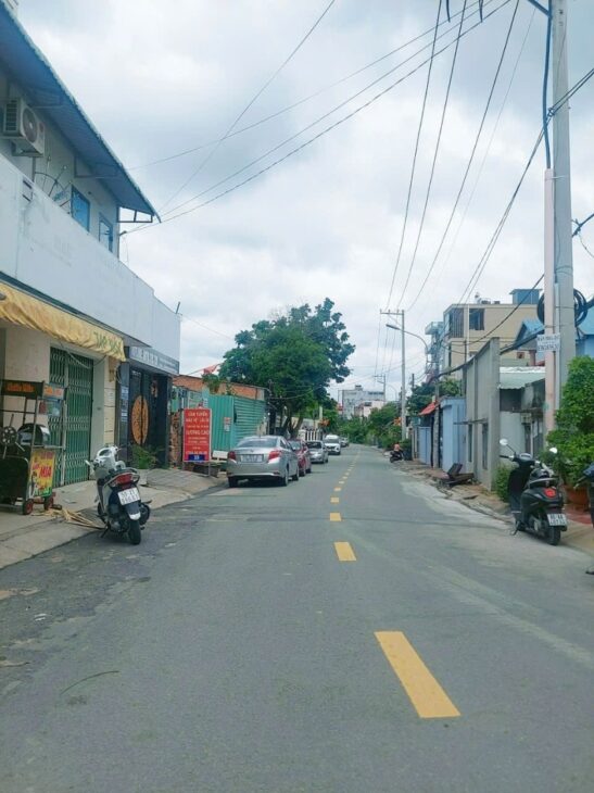 Bán nhà đường 160, Tăng Nhơn Phú A, Q.9, TP HCM. DT 125 m2, 3 tầng, 3PN, SH, 8.6 tỷ.