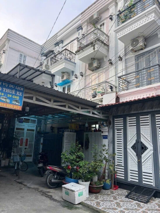 NHÀ 3 LẦU NHỎ ĐẸP – THIẾT KẾ SANG TRỌNG – HẺM XE HƠI 6M – NGAY TT THỊ TRẤN NHÀ BÈ – HUỲNH TẤN PHÁT