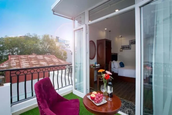 LinhHK bán KS mini Hàng Thiếc 10 phòng, doanh thu ổn định