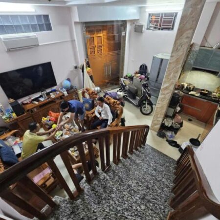 Bán nhà Đê La Thành dân xây, 31m 5 tầng 9,9tir- trung tâm kết nối khu vực Đống Đa