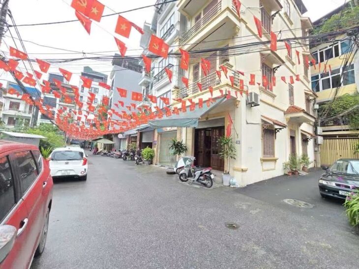 NHANH MỚI KỊP NGUYỄN NGỌC VŨ – 90m2 – 3T – MT 6.5m – LÔ GÓC 2 THOÁNG – Ô TÔ DỪNG ĐỖ CÁCH NHÀ 5M –