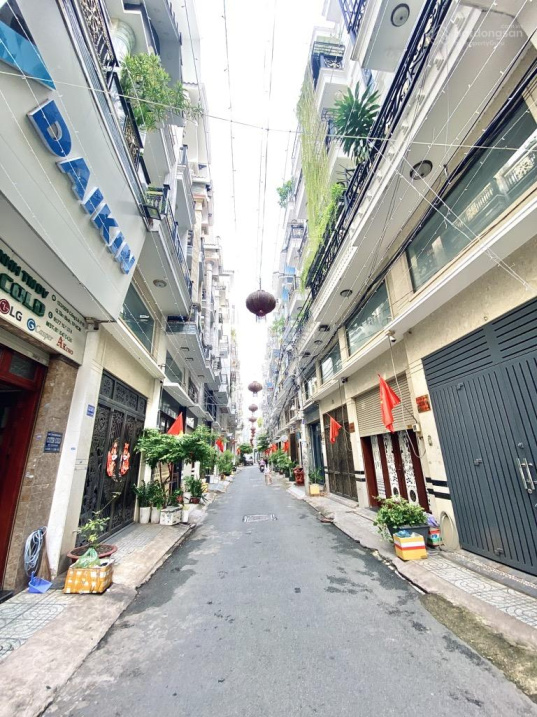 Nhà mới 3 lầu, DT 4X12.5M, đường xe hơi, full nội thất, Huỳnh Văn Nghệ, Tân Bình, HCM giá gần 8 tỷ.